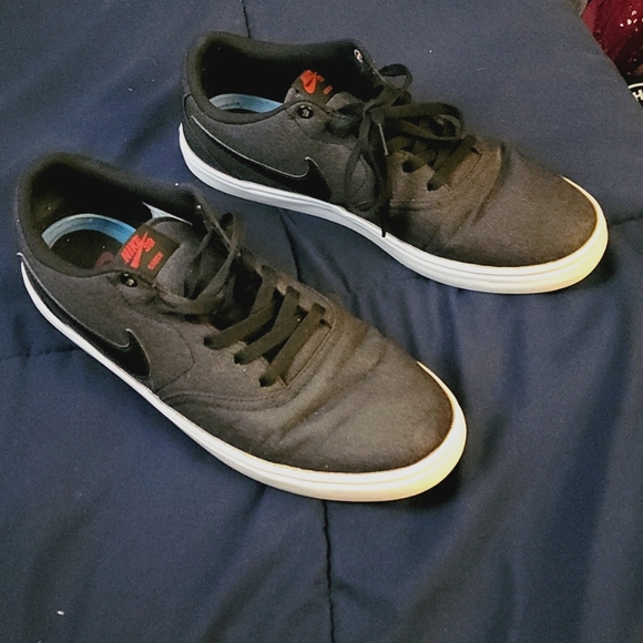 Nike SkateBoarding Check Shoes - Picture 2 of 3